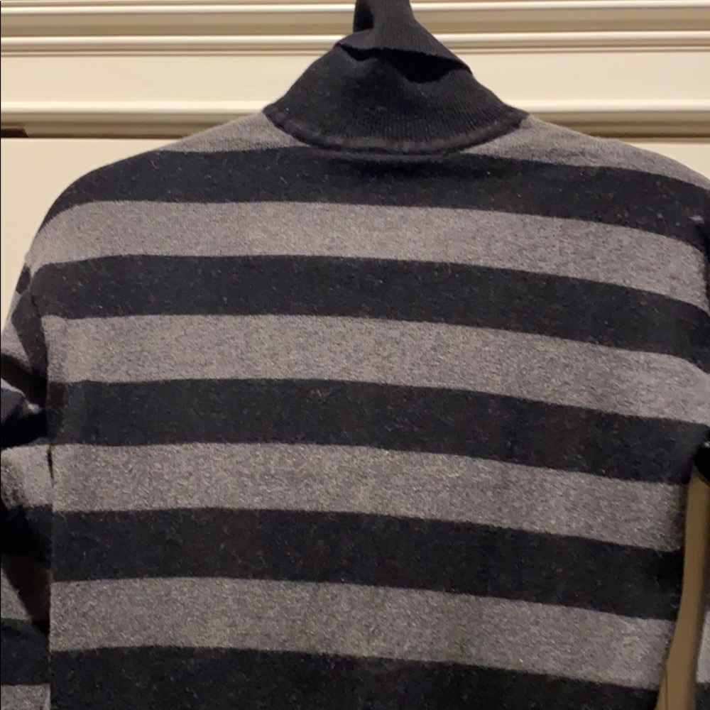 Sweaters - Picture 7 of 8